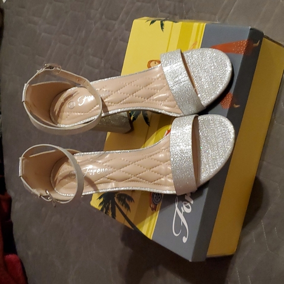 NIB Silver Strappy Heels - Picture 4 of 16